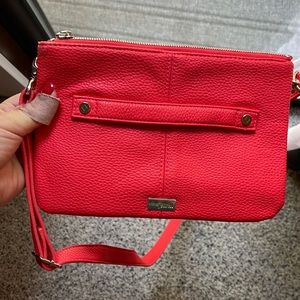 Coral colored Thirty-one purse. Adjustable/removable strap